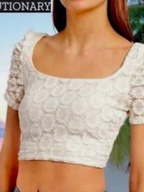 Evolutionary Lace Cropped Scoop Neck Top in Cream